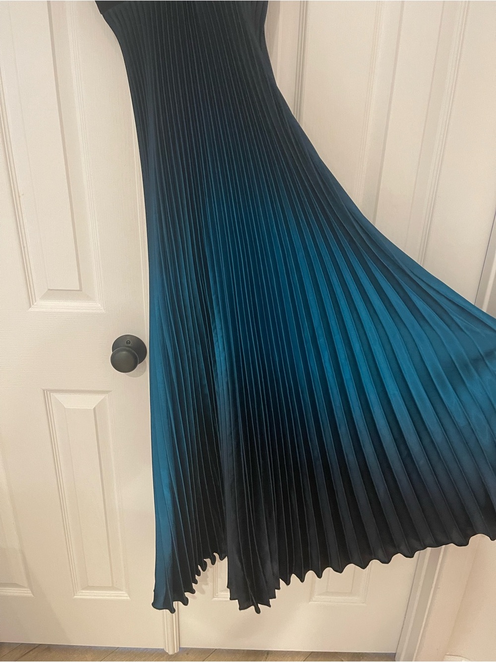 Aqua Elegant Pleated Gradient Maxi dress - blue Ombre size 2 - Picture 2 of 11